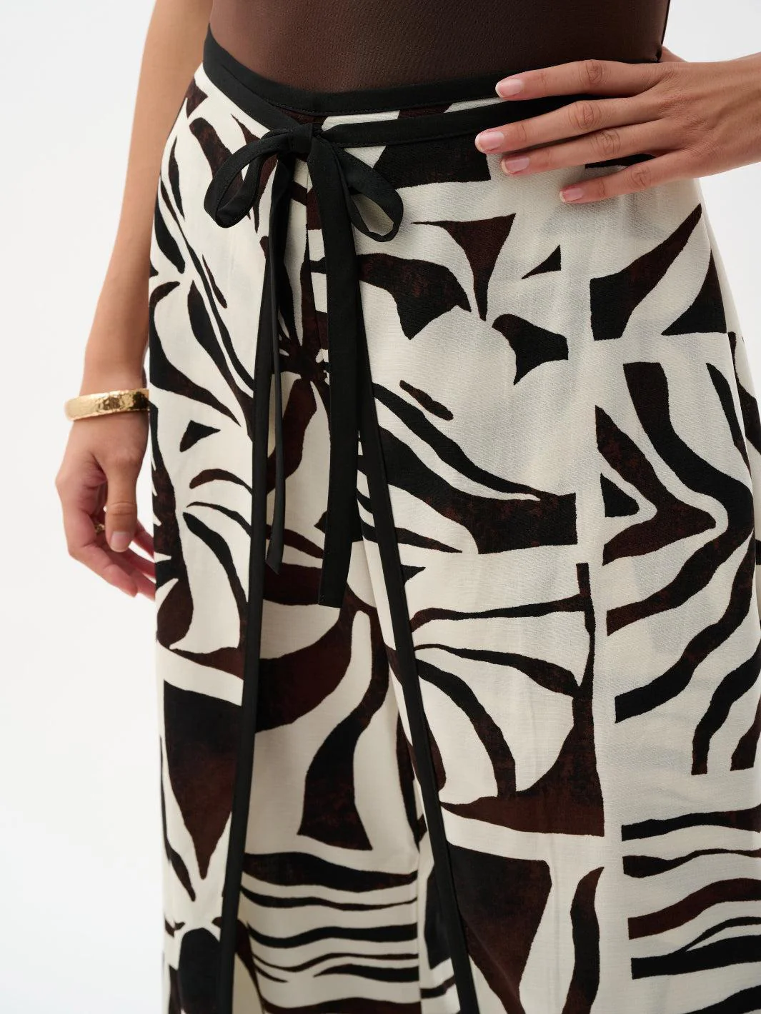 Joseph Ribkoff Floral High-waisted Trousers In Beige/Multi 262056 - Image 3