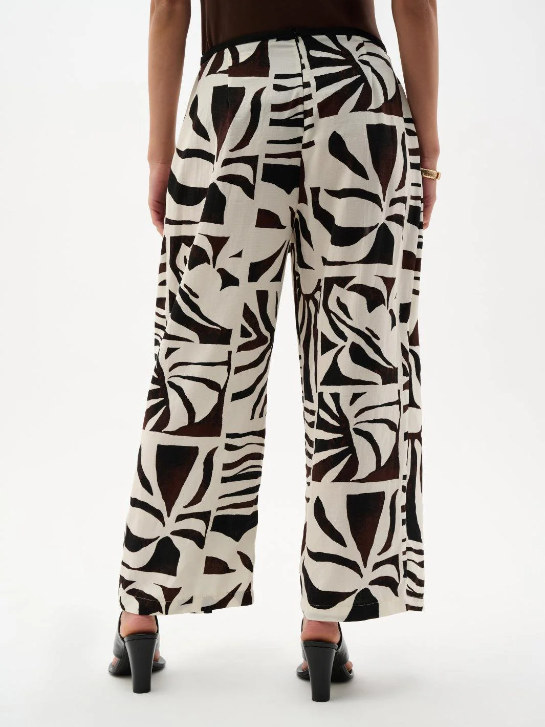 Joseph Ribkoff Floral High-waisted Trousers In Beige/Multi 262056 - Image 4