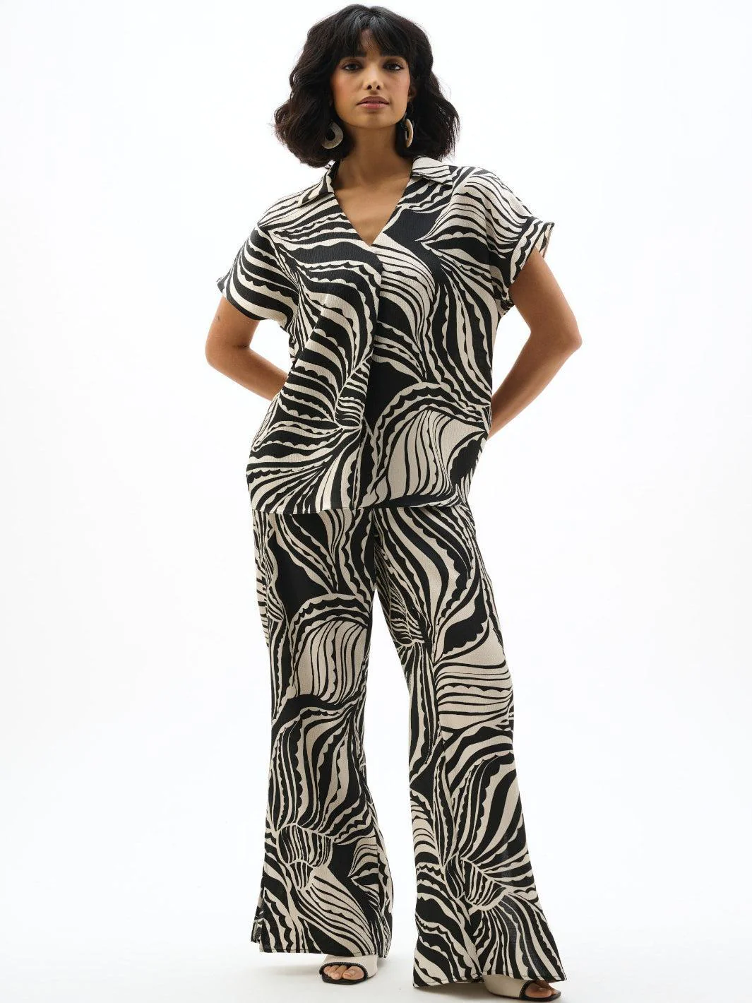 Joseph Ribkoff Wide-leg Abstract Trousers In Moonstone//Black 262257 - Image 3