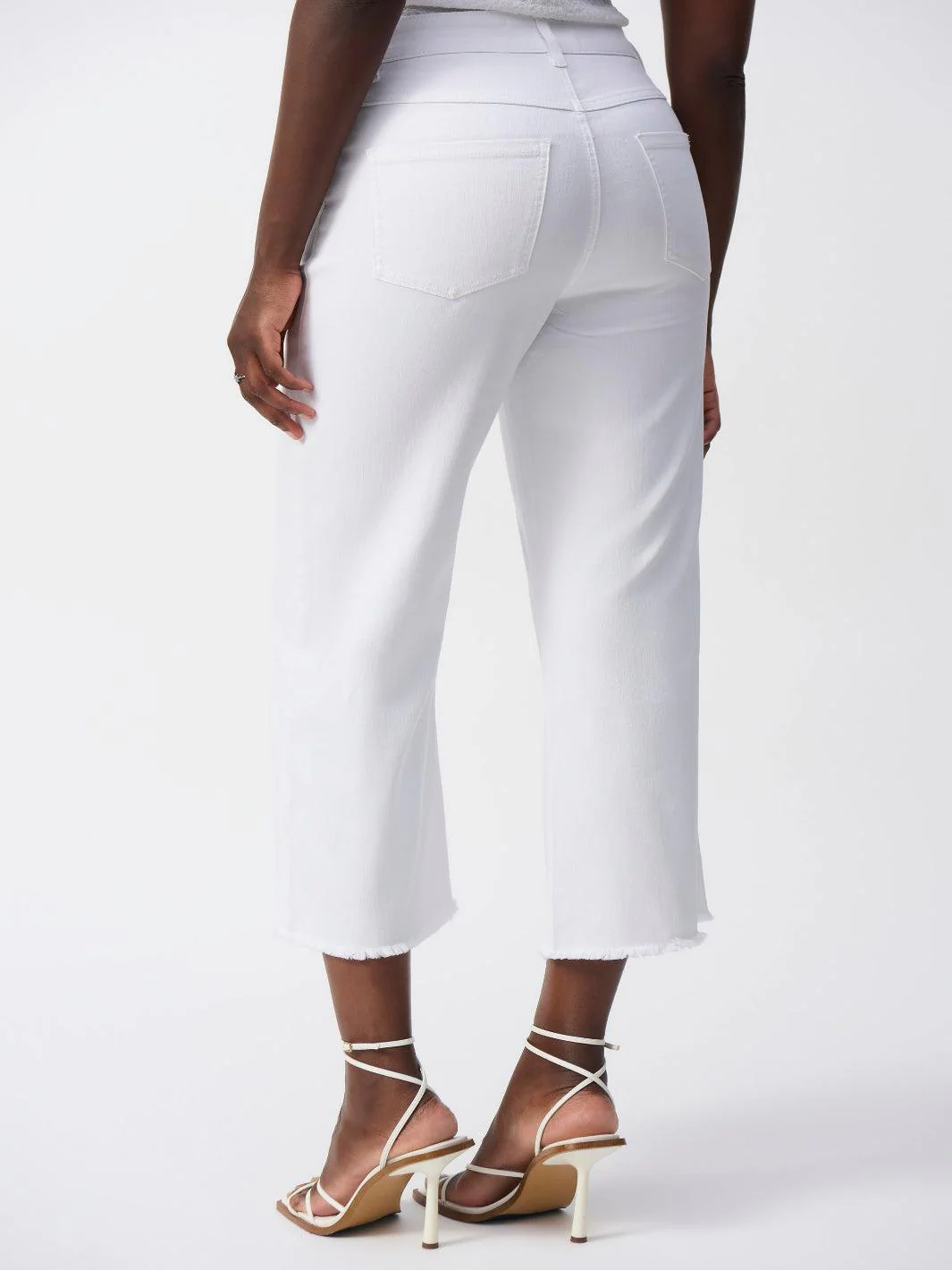 Joseph Ribkoff Wide-leg Cropped Jeans In White 251901S26 - Image 4