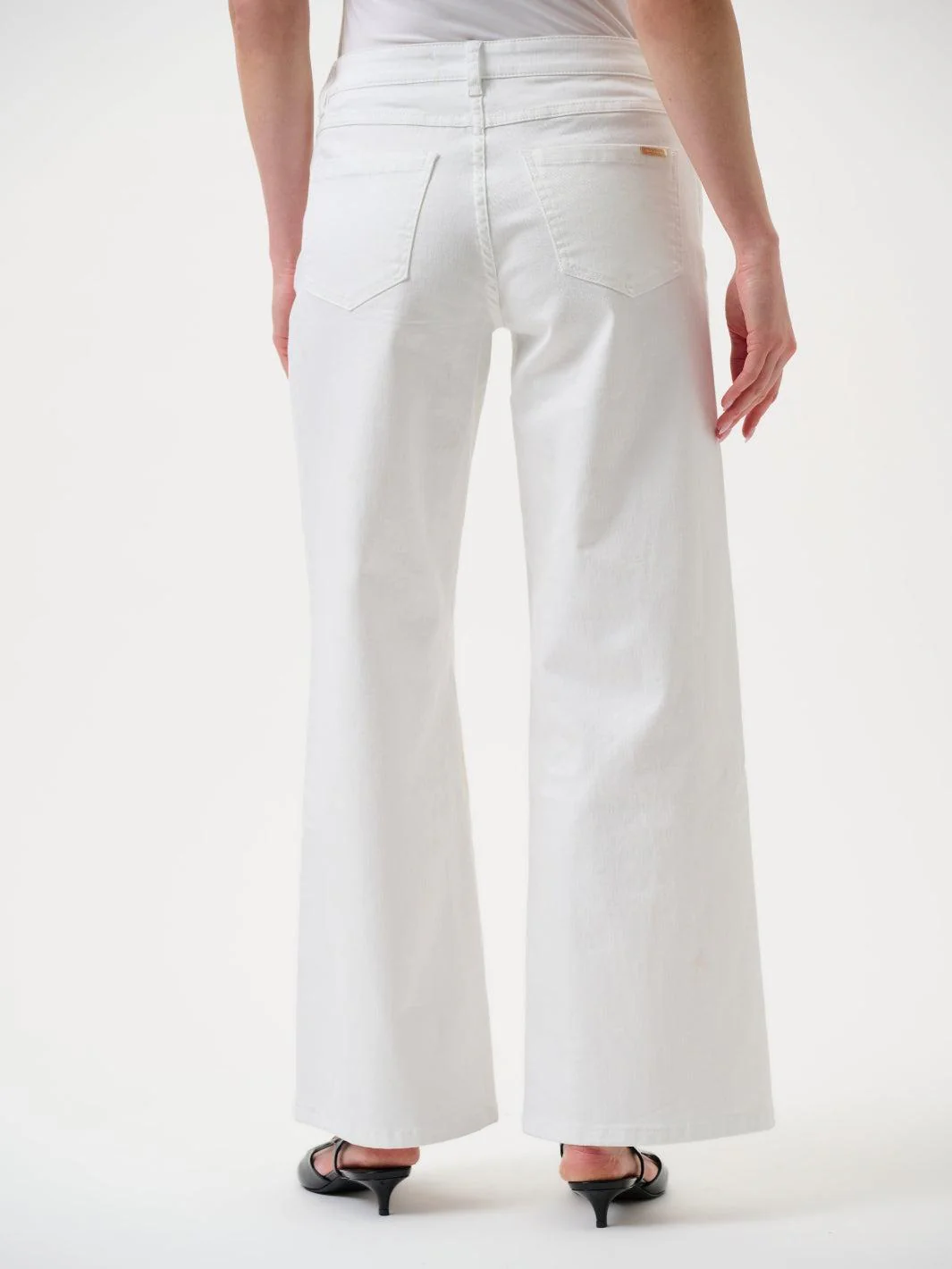 Joseph Ribkoff Wide-leg Jeans In White 251968F25 - Image 5