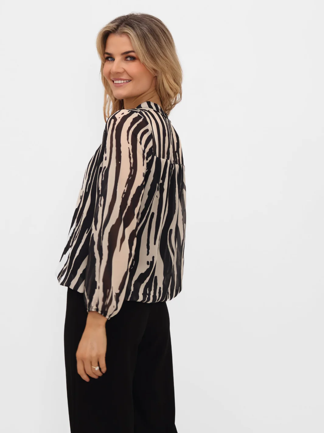 Kate & Pippa Bella Band Top In Beige/Black - Image 7