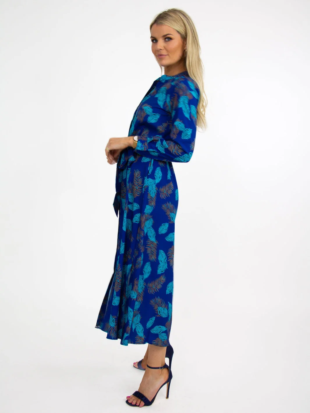 Kate & Pippa Capri Dress In Blue Feather Leaf Print - Image 4