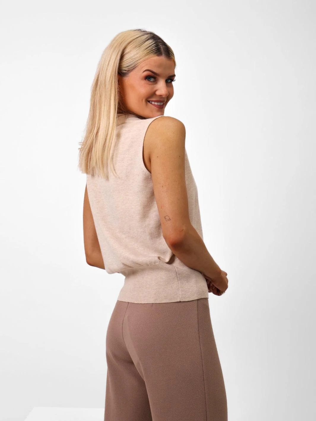 Kate & Pippa Eden Sleeveless Top In Beige - Image 12