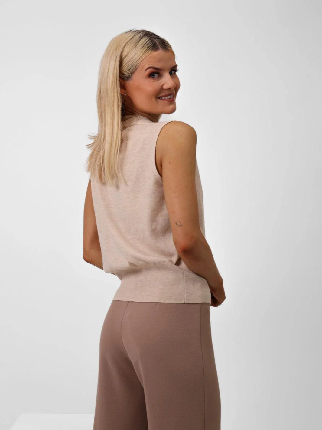 Kate & Pippa Eden Sleeveless Top In Beige - Image 13