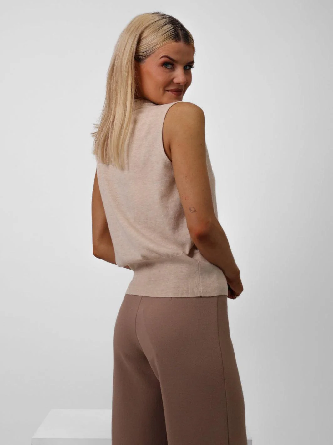 Kate & Pippa Eden Sleeveless Top In Beige - Image 14