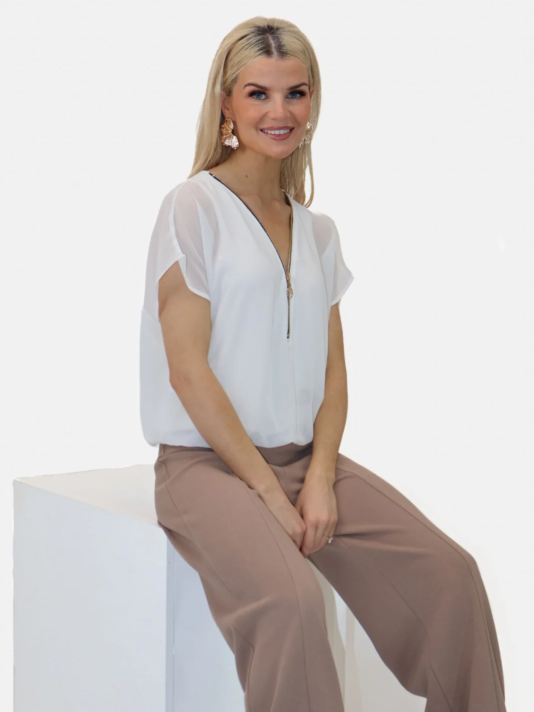 Kate & Pippa Eva Zip Top In White - Image 3