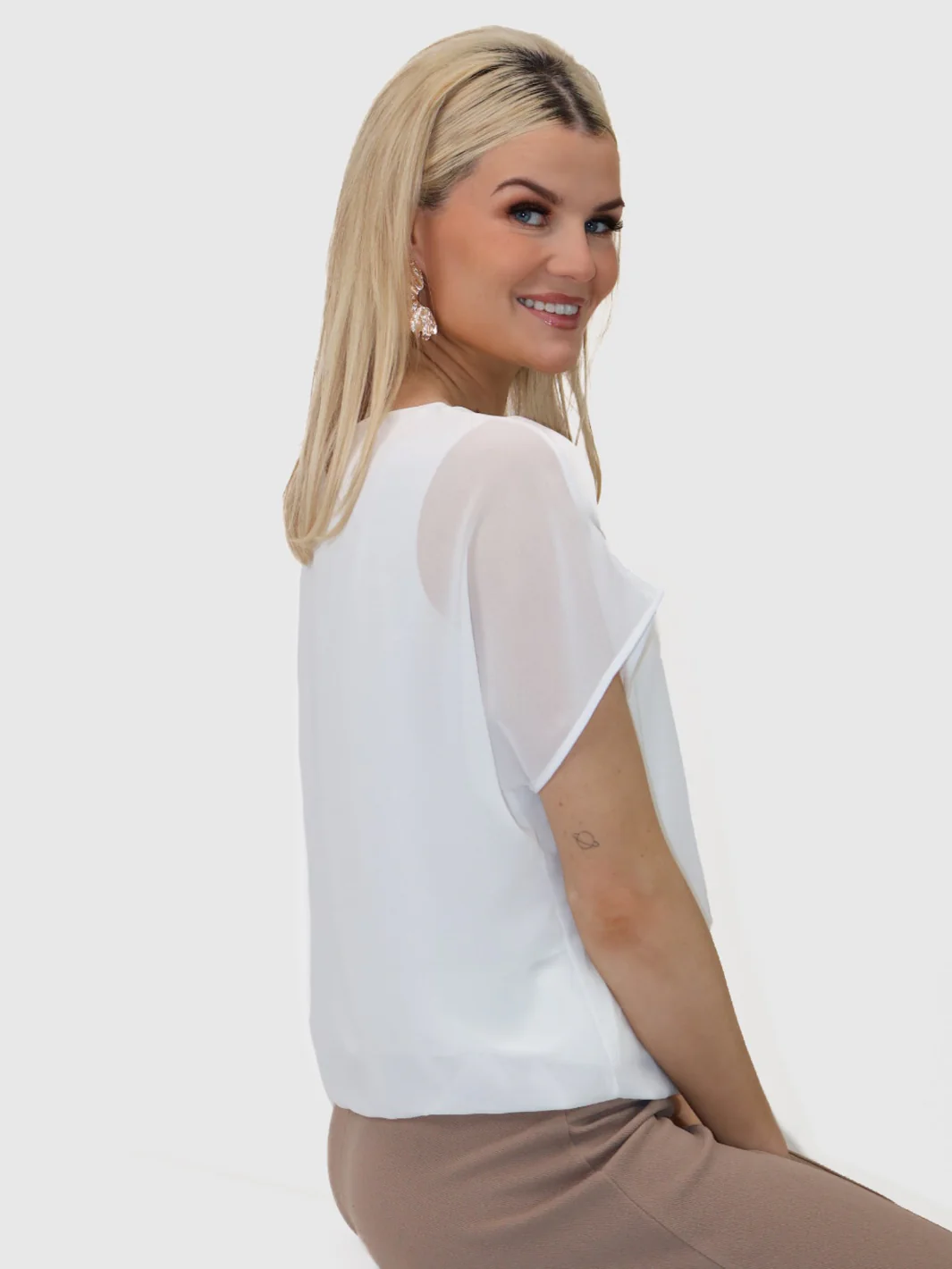 Kate & Pippa Eva Zip Top In White - Image 4