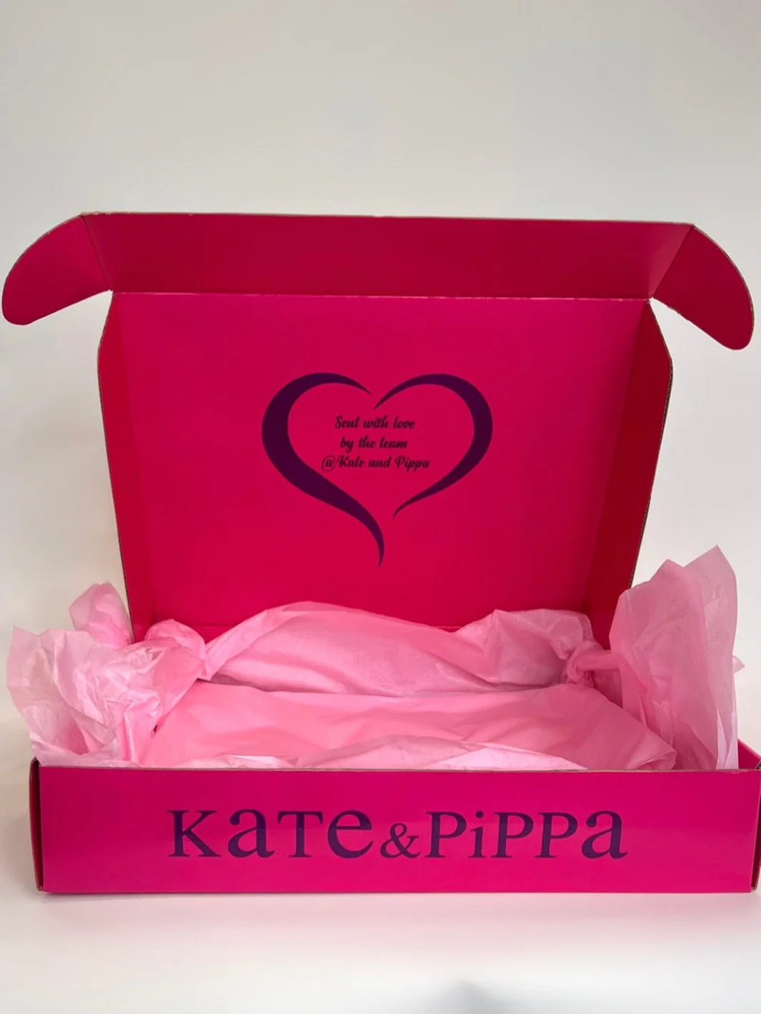 Kate & Pippa Gift Wrapping - Image 5
