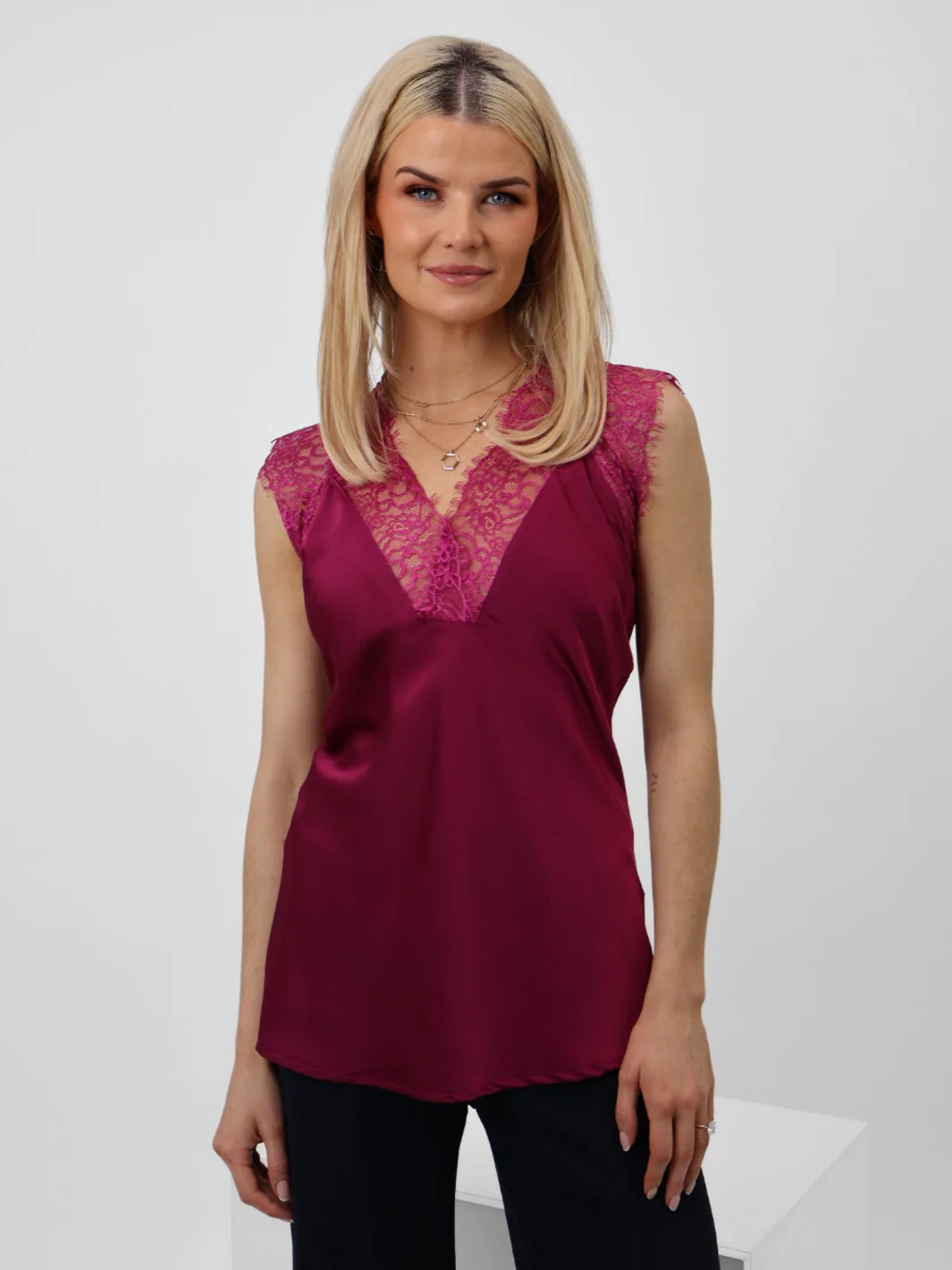 Kate & Pippa Lauren Lace Cami Top In Plum - Image 4