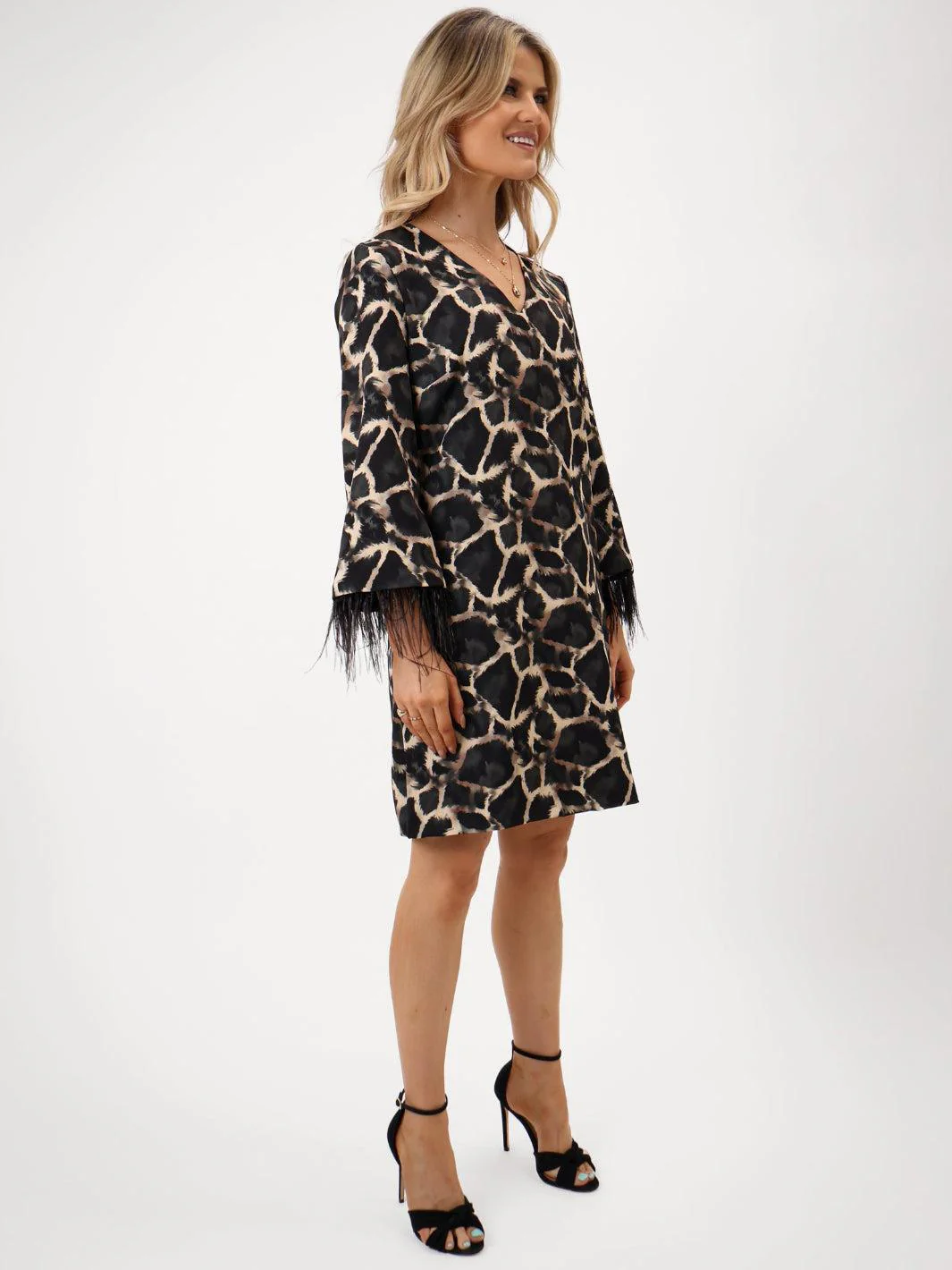Kate & Pippa Taylor Mini Shift Dress In Black Print - Image 4