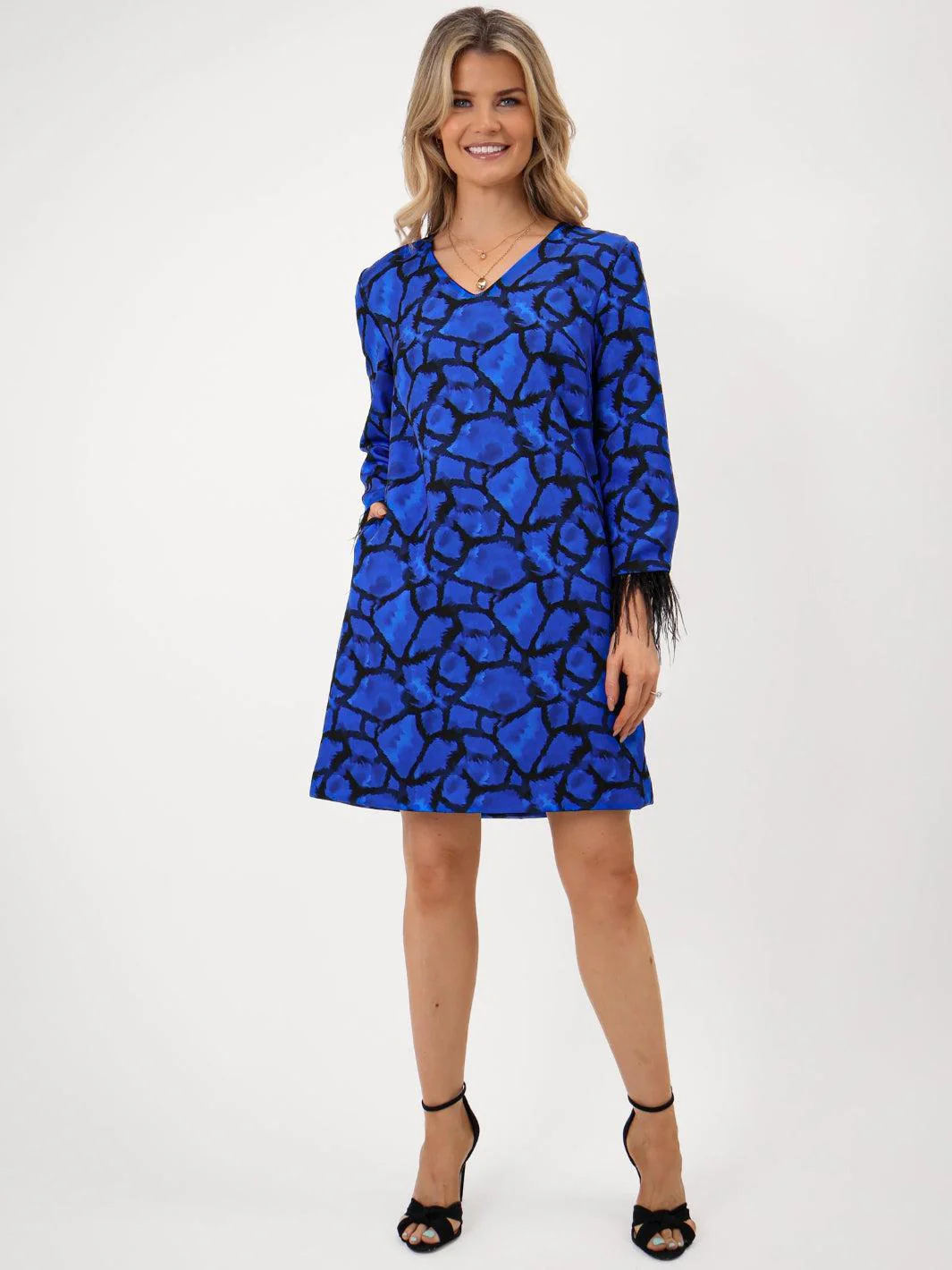 Kate & Pippa Taylor Mini Shift Dress In Blue Print
