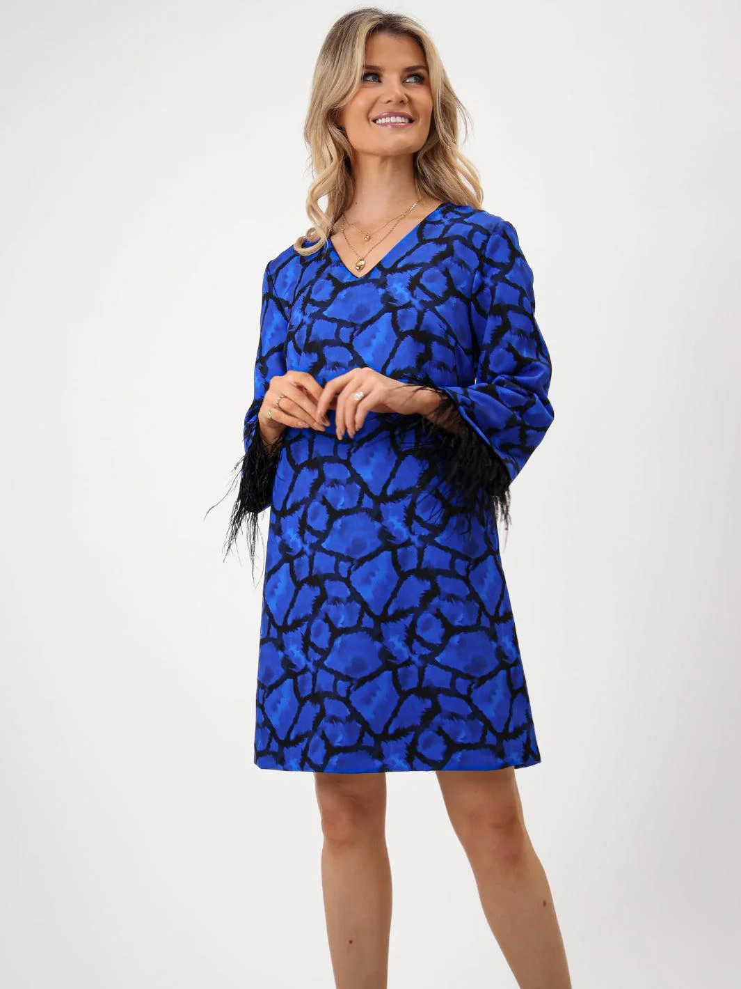 Kate & Pippa Taylor Mini Shift Dress In Blue Print - Image 3
