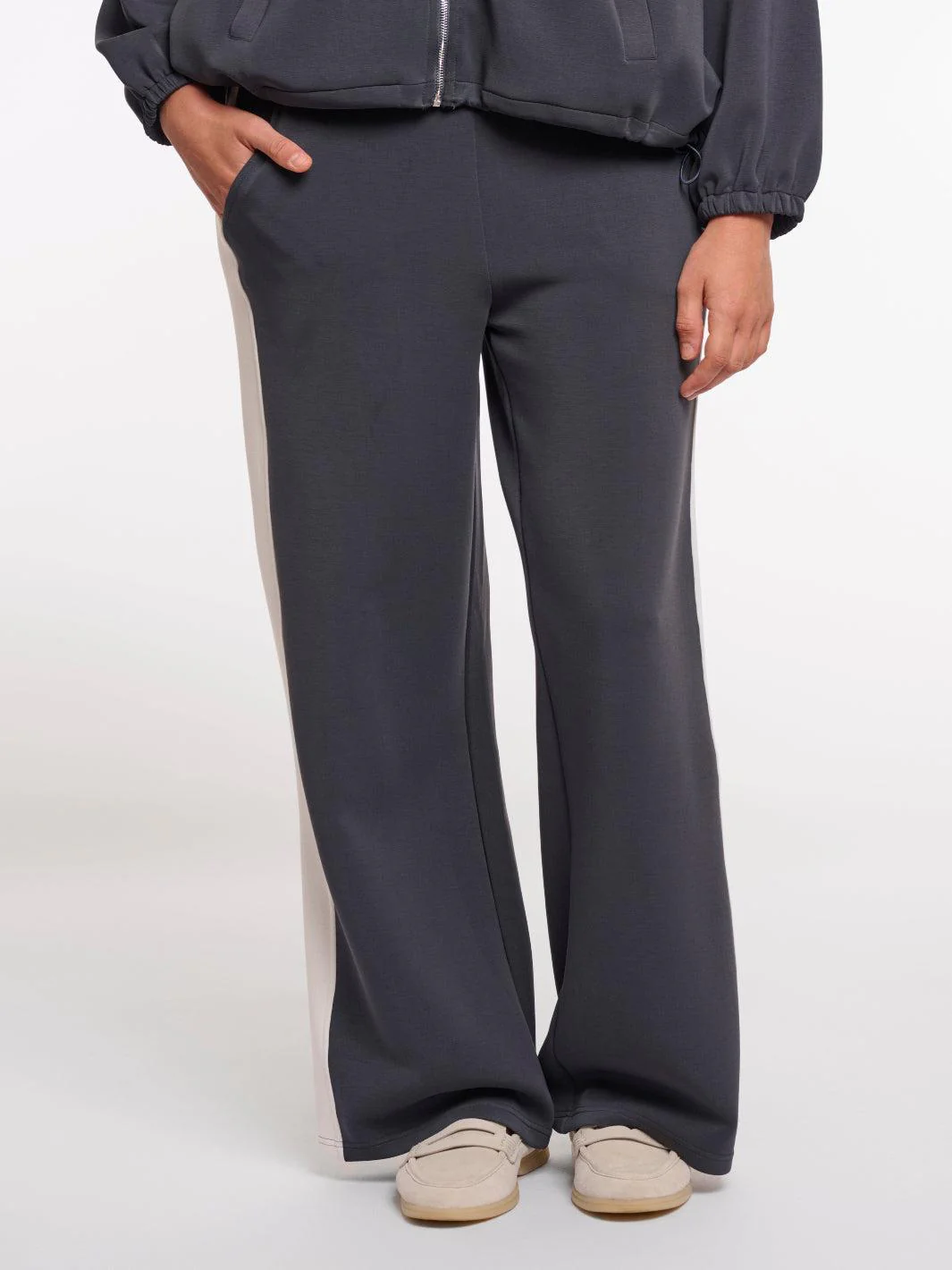 Rino & Pelle Avana Pants In Navy - Image 2